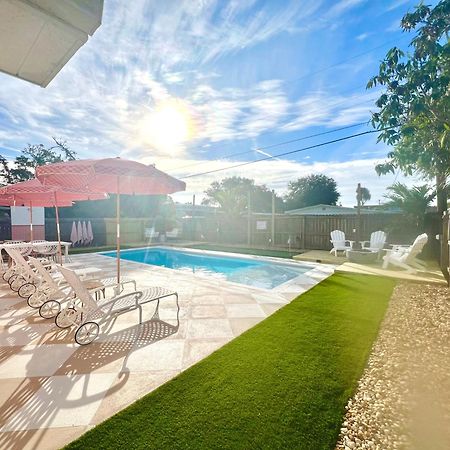 Luxury Villa 3 Blocks From The Beach With A Pool, Fire Pit And Outdoor Oasis ケープ・カナベラル エクステリア 写真
