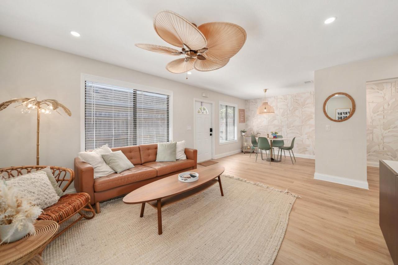 Luxury Villa 3 Blocks From The Beach With A Pool, Fire Pit And Outdoor Oasis ケープ・カナベラル エクステリア 写真