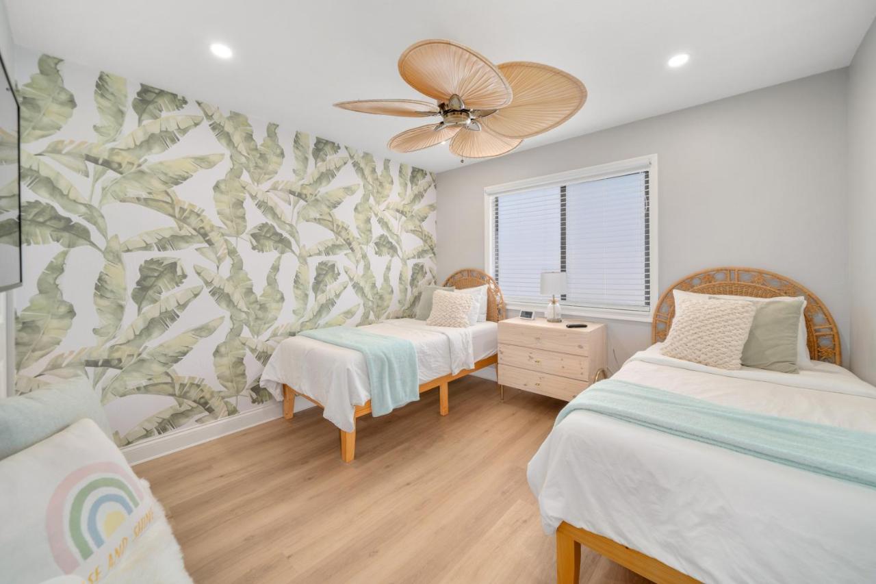 Luxury Villa 3 Blocks From The Beach With A Pool, Fire Pit And Outdoor Oasis ケープ・カナベラル エクステリア 写真
