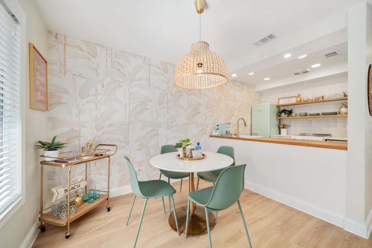 Luxury Villa 3 Blocks From The Beach With A Pool, Fire Pit And Outdoor Oasis ケープ・カナベラル エクステリア 写真