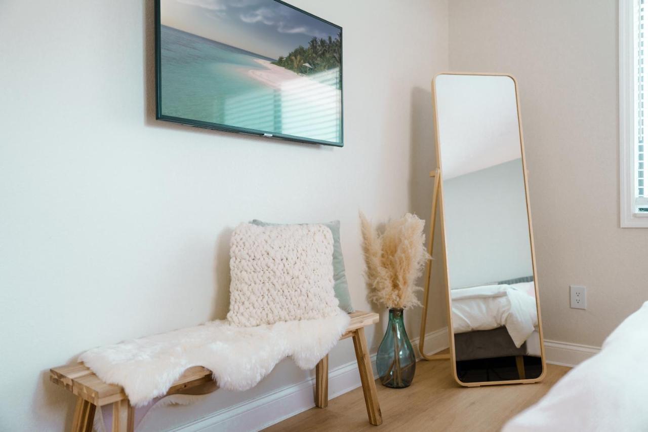 Luxury Villa 3 Blocks From The Beach With A Pool, Fire Pit And Outdoor Oasis ケープ・カナベラル エクステリア 写真