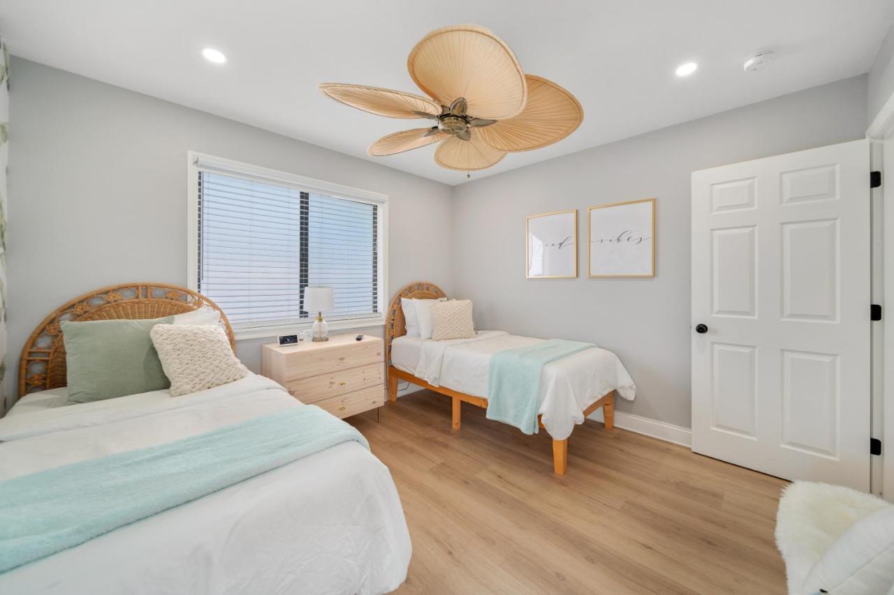 Luxury Villa 3 Blocks From The Beach With A Pool, Fire Pit And Outdoor Oasis ケープ・カナベラル エクステリア 写真