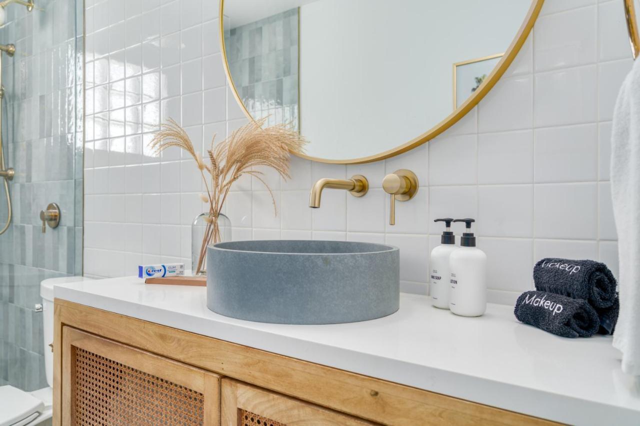 Luxury Villa 3 Blocks From The Beach With A Pool, Fire Pit And Outdoor Oasis ケープ・カナベラル エクステリア 写真