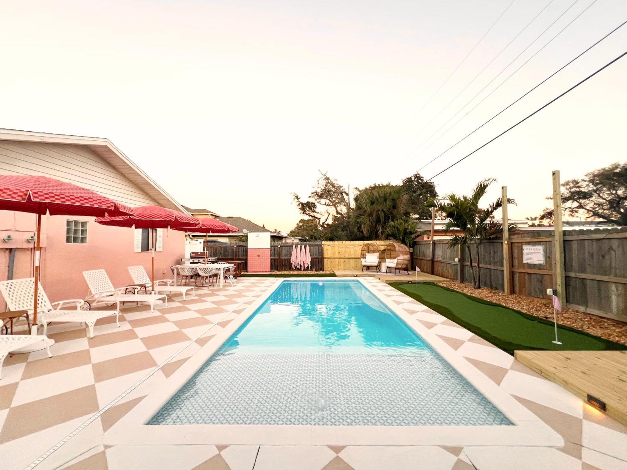 Luxury Villa 3 Blocks From The Beach With A Pool, Fire Pit And Outdoor Oasis ケープ・カナベラル エクステリア 写真